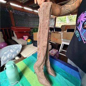 Elegant Tan Knee-High Women's Boots